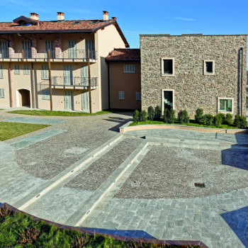 BOGOGNO (NO) – Golf Resort – Cubetti in Porfido del Trentino e Lastre in Beola Grigia