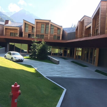 Champoluc – CampZero Active Luxury Resort – Pavimentazione in Diorite Piemonte Scura e Smollero Serpentino