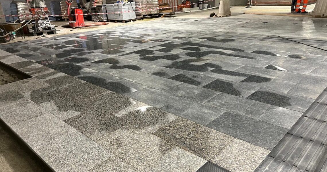 Metropolitana Torino – Stazione Collegno Centro – Fornitura e posa di pavimento in Luserna e Bianco Sardo