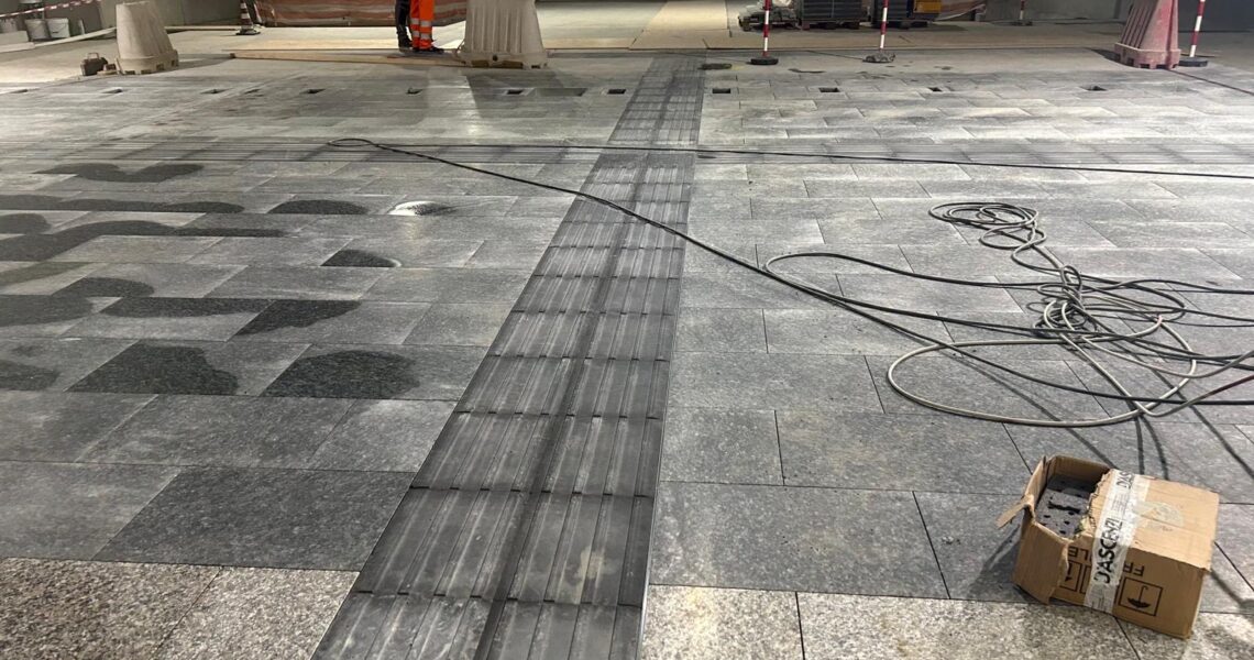 Metropolitana Torino – Stazione Collegno Centro – Fornitura e posa di pavimento in Luserna e Bianco Sardo
