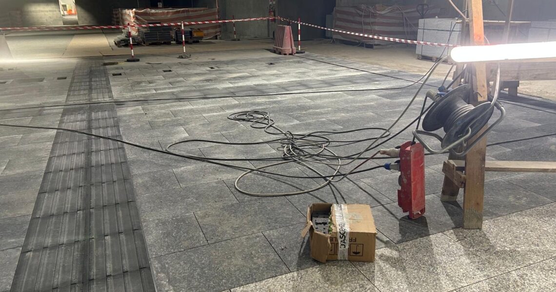 Metropolitana Torino – Stazione Collegno Centro – Fornitura e posa di pavimento in Luserna e Bianco Sardo