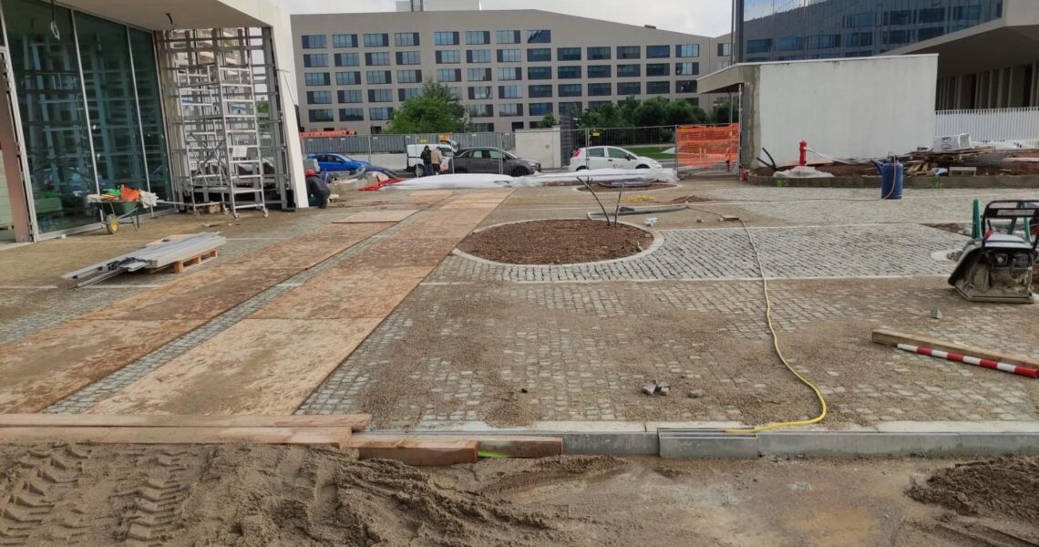 Milano – Cantiere Symbiosis – Fornitura e posa di Diorite e Cubetti di Luserna