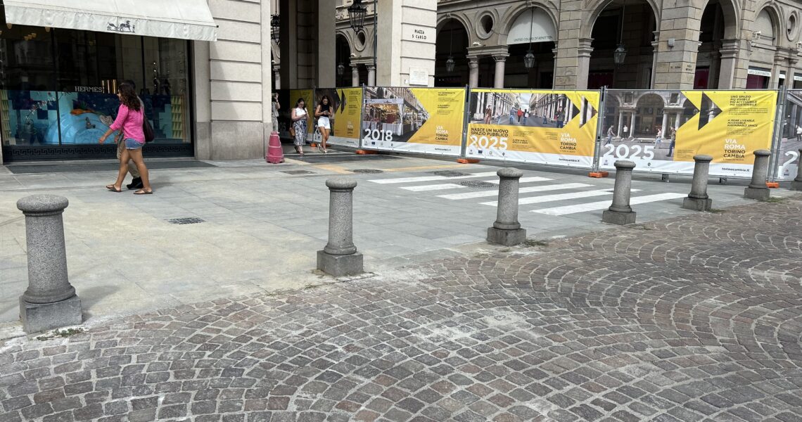 Torino – Via Roma/Piazza San Carlo – Pavimentazione in Diorite Piemonte  e Bianco Carrara