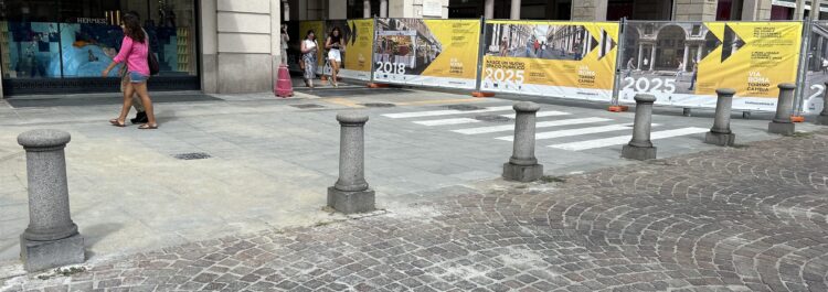 Torino – Via Roma/Piazza San Carlo – Pavimentazione in Diorite Piemonte  e Bianco Carrara