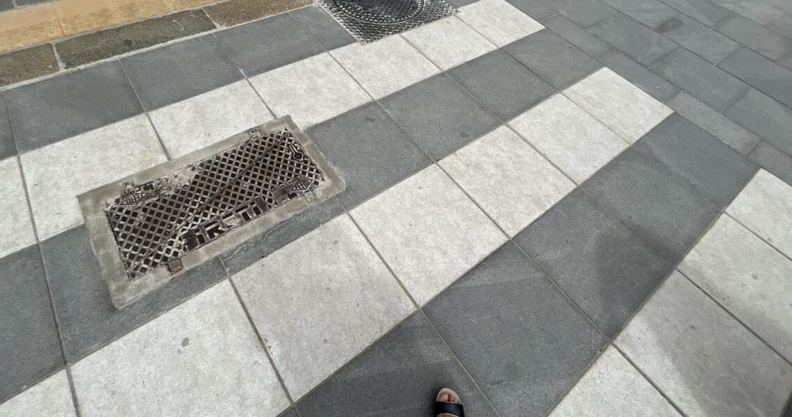 Torino – Via Roma/Piazza San Carlo – Pavimentazione in Diorite Piemonte  e Bianco Carrara