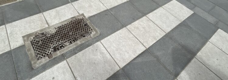 Torino – Via Roma/Piazza San Carlo – Pavimentazione in Diorite Piemonte  e Bianco Carrara