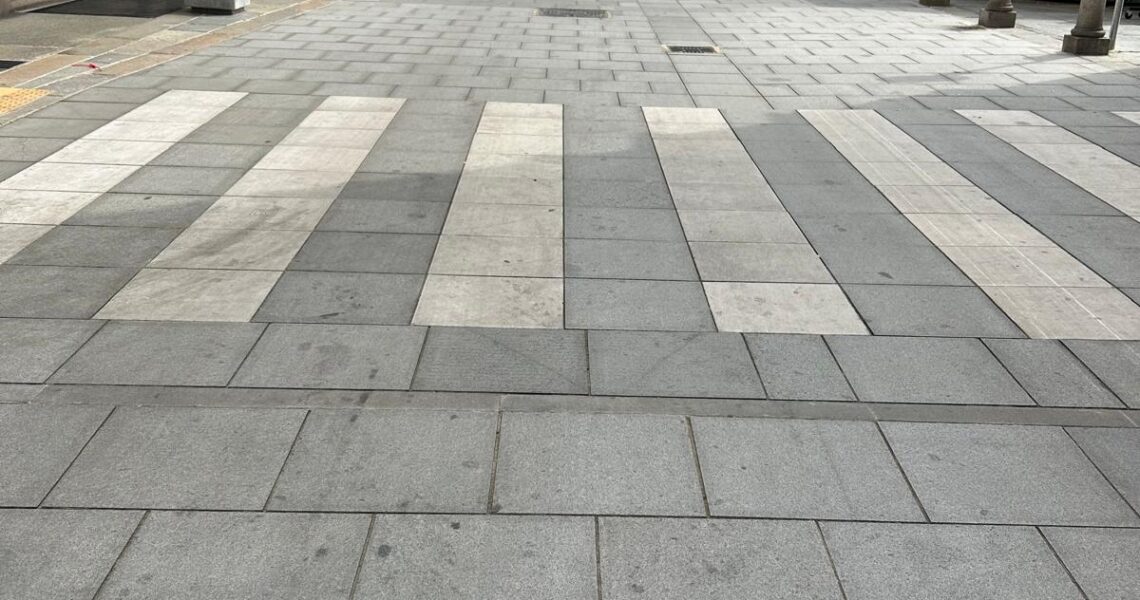 Torino – Via Roma ang. Piazza San Carlo – Diorite Piemonte e Bianco Carrara