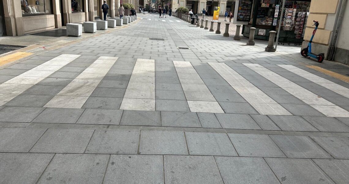 Torino – Via Roma ang. Piazza San Carlo – Diorite Piemonte e Bianco Carrara