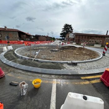 Castellamonte fraz. Spineto – fornitura Cordoli e Cubetti in Diorite Piemonte Chiara