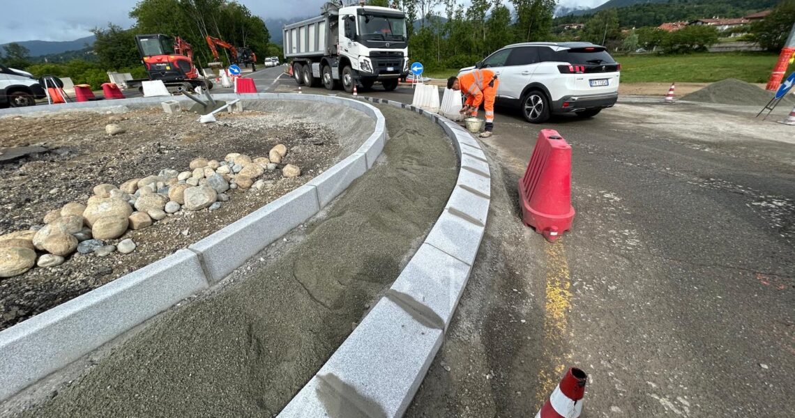 Castellamonte fraz. Spineto – fornitura Cordoli e Cubetti in Diorite Piemonte Chiara