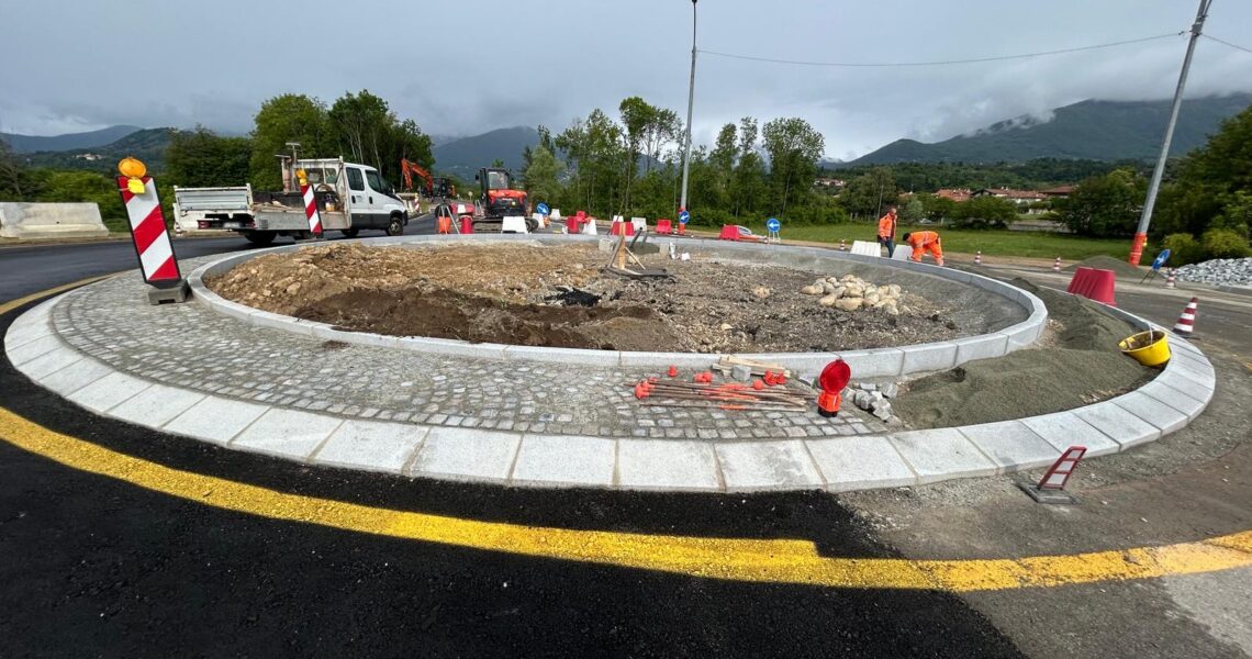 Castellamonte fraz. Spineto – fornitura Cordoli e Cubetti in Diorite Piemonte Chiara