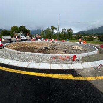 Castellamonte fraz. Spineto – fornitura Cordoli e Cubetti in Diorite Piemonte Chiara